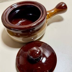 VINTAGE 2 TONE BROWN & BEIGE SMALL CERAMIC STONEWARE POT WITH LID AND HANDLE